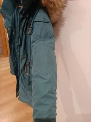 Abrigo Khujo verde con capucha y pelo