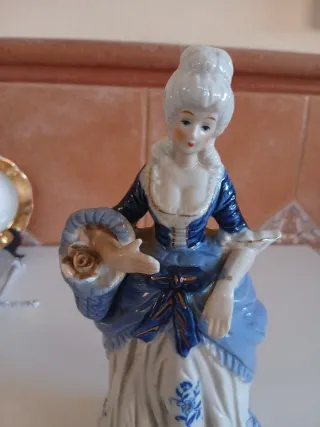 Figura de porcelana Victoriana.  calidad. 21 cm