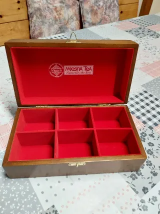 Scatola porta the in legno con 6 divisori Mlesna
