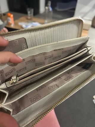 Cartera Michael Kors blanca y dorada original