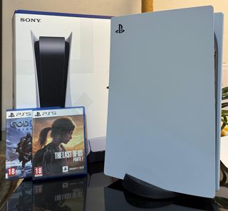 Consola Sony PS5 + 2 Juegos