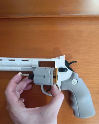 Revolver de Brinquedo com Munições e cápsulas