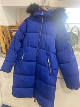 Plumas azul con capucha y pelo