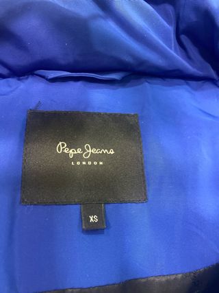 Plumas azul con capucha y pelo