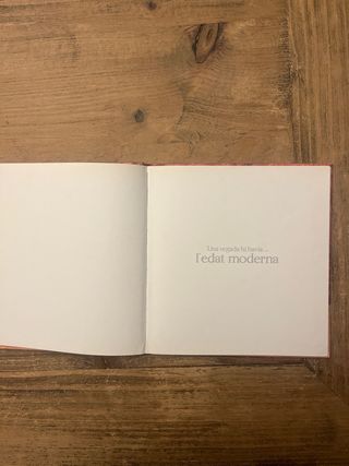 Una vegada hi havia l’edat moderna, libro infantil