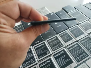 Lote de teléfonos y baterías Samsung/Sony