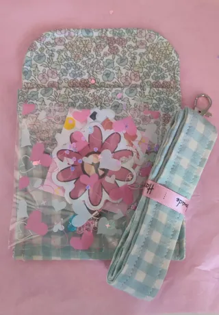 Conjunto Lanyard + Salvabolsillos Floral