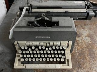 Máquina de escribir Olivetti Línea 98