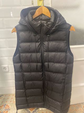 Chaleco acolchado Zara negro con capucha