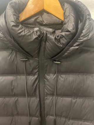 Chaleco acolchado Zara negro con capucha