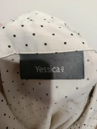 Blusa beige con puntos negros