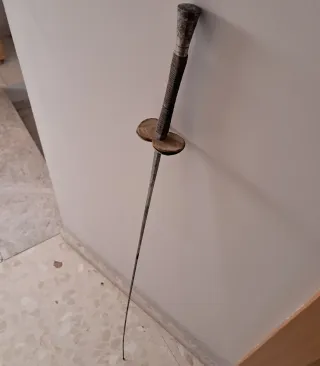 Antiguo florete de esgrima francés