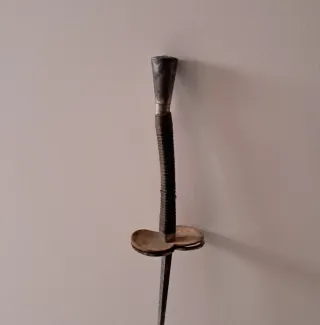 Antiguo florete de esgrima francés