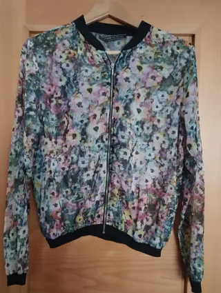 Chaqueta Bomber Stradivarius Floral