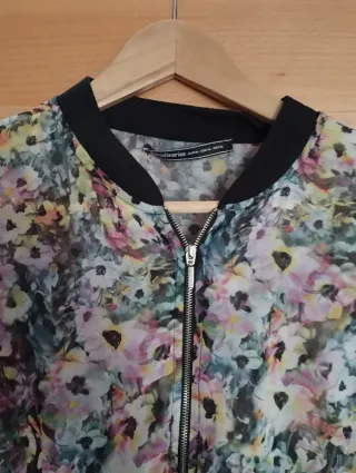 Chaqueta Bomber Stradivarius Floral