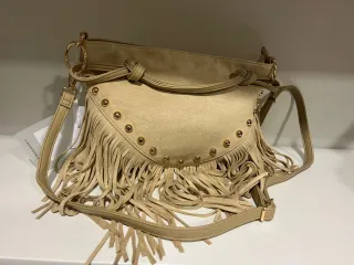 Bolsos de piel y de más tipos