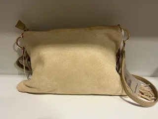 Bolsos de piel y de más tipos