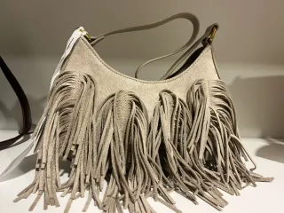 Bolsos de piel y de más tipos