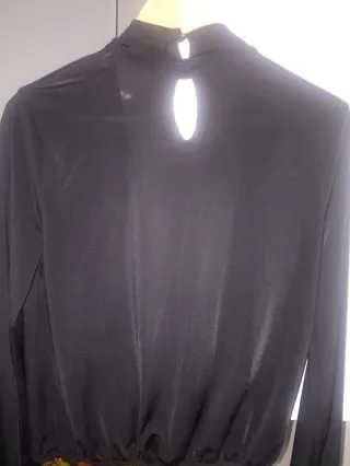 Blusa Bershka negra manga larga