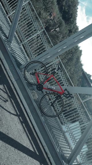 Bicicleta de carretera Specialized roja