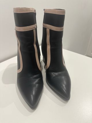 Botines Rockaway Piel Negras y Beige Tacon