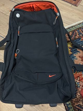 Maleta Nike Negra y Naranja 60x40x25