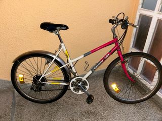 Bicicleta BH blanca y amarilla