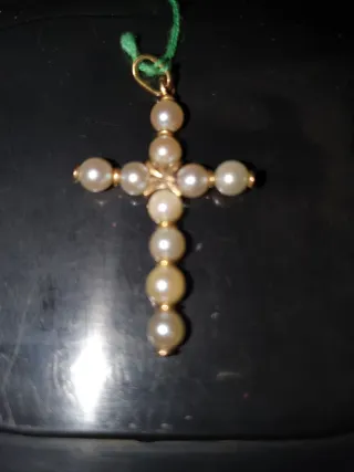 COLGANTE CRUZ DE ORO 18K y PERLAS CULTIVADAS.NUEVO