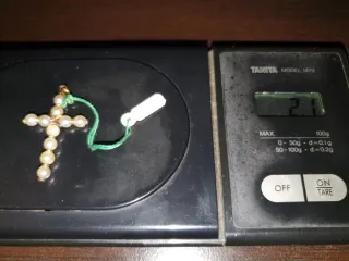 COLGANTE CRUZ DE ORO 18K y PERLAS CULTIVADAS.NUEVO