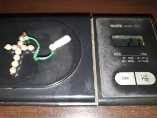 COLGANTE CRUZ DE ORO 18K y PERLAS CULTIVADAS.NUEVO