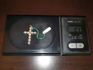 COLGANTE CRUZ DE ORO 18K y PERLAS CULTIVADAS.NUEVO