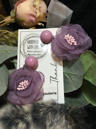 Pendientes flor seda morada Flamencas