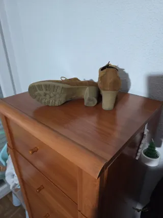 Botines de ante con cordones