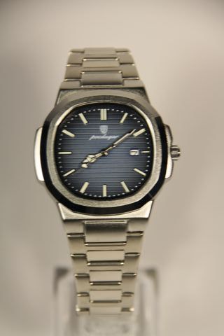 Reloj de pulsera plateado