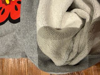 Sudadera Kenzo gris con flor roja