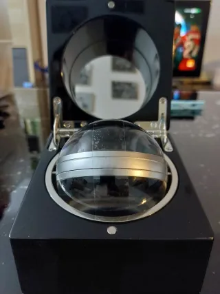 Reloj de sobremesa con globo terráqueo