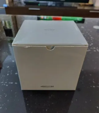 Reloj de sobremesa con globo terráqueo