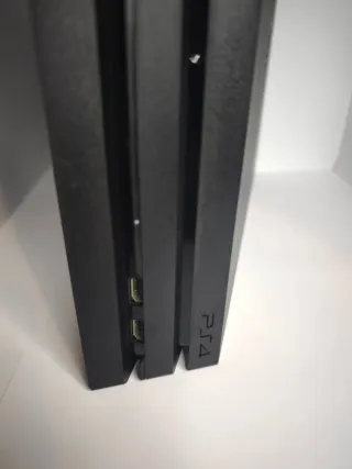 PS4 Pro + Mando DualShock 4 (original)