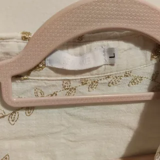 Camisa mujer blanca con bordados dorados