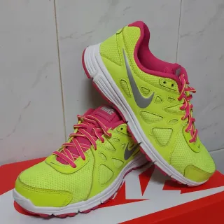 Zapatillas Nike T38.5 Amarillo y Rosa