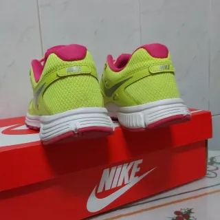 Zapatillas Nike T38.5 Amarillo y Rosa