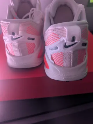 Nike Vomero 18 - Zapatillas Running Blancas y Nar.