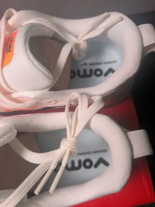 Nike Vomero 18 - Zapatillas Running Blancas y Nar.