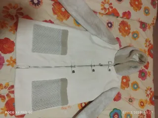 Abrigo Desigual blanco con capucha