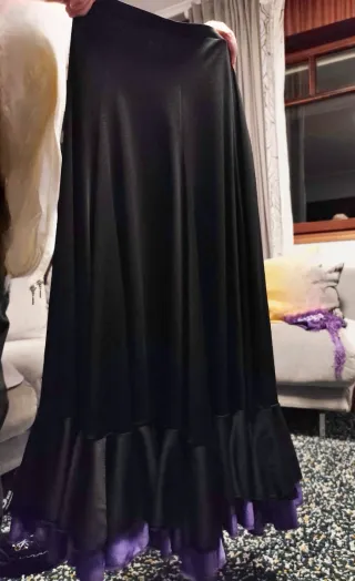 Falda Flamenca Negra y Pañuelo Morado