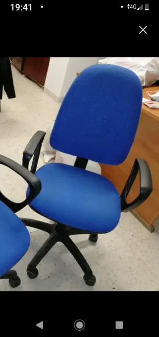 Silla de escritorio azul y negra