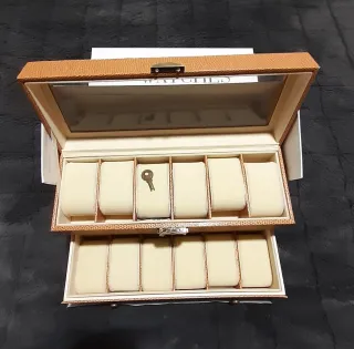 Scatola organizzatrice per orologi con chiave