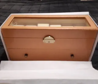 Scatola organizzatrice per orologi con chiave