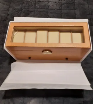 Scatola organizzatrice per orologi con chiave