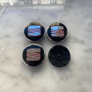 Tapabujes Seat 63mm negro rojo nuevos